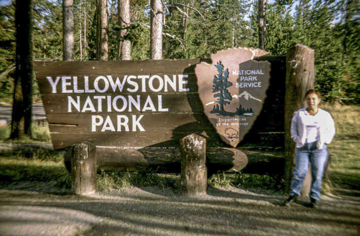 EEUU - Wyoming-Montana-Idaho 01 - parque nacional de Yellowstone - letrero .jpg